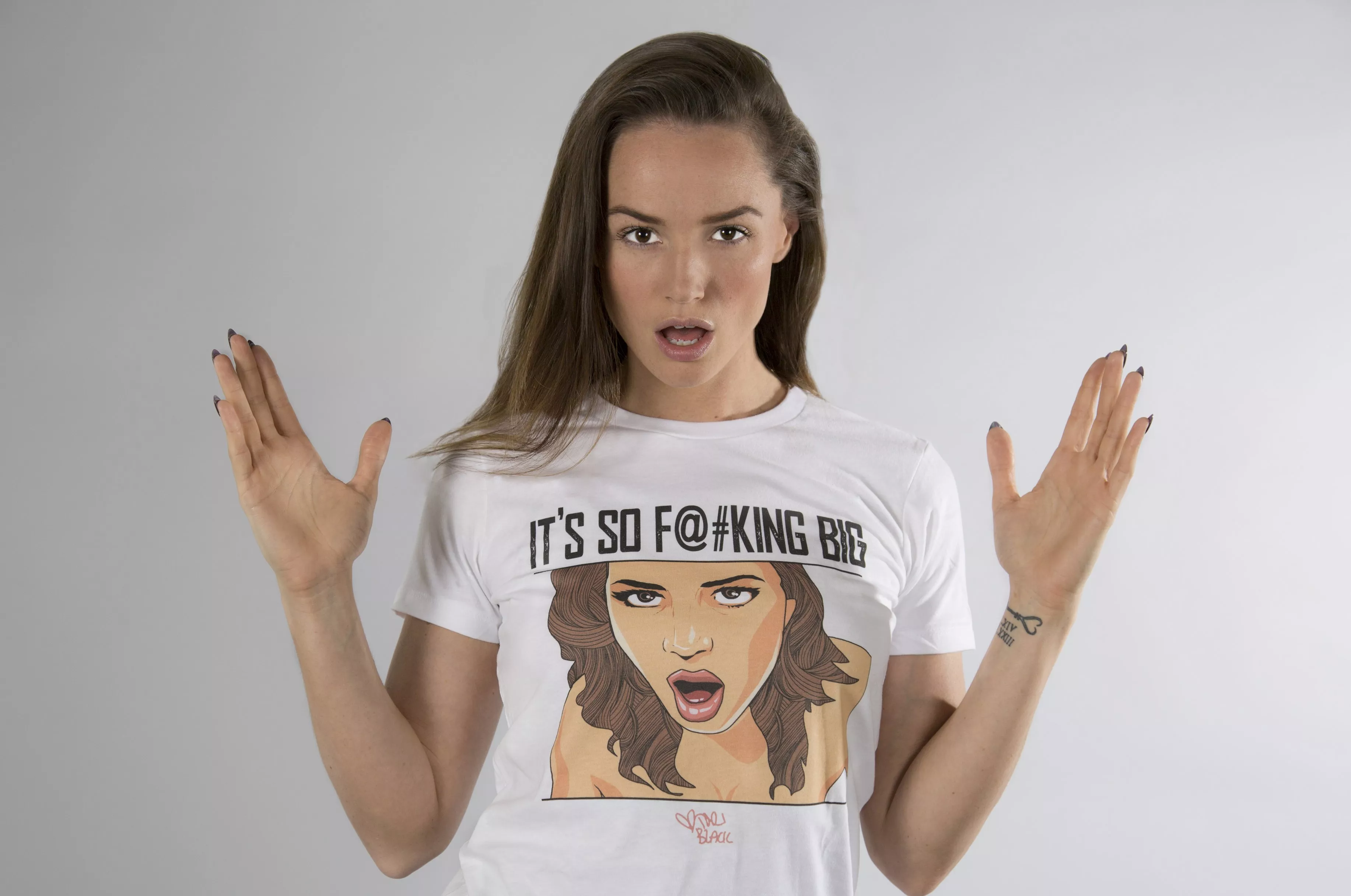 wearing a shirt of her meme 🤣 posted by vendetta06