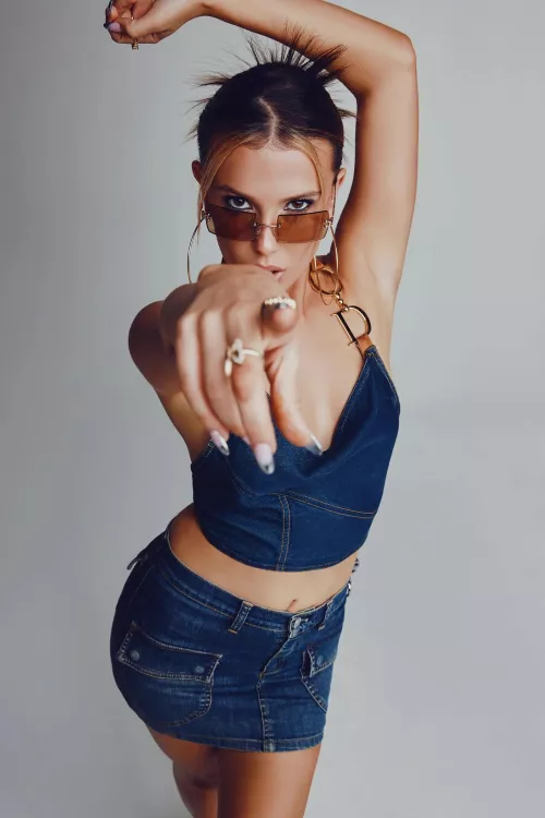 What are you doing if she looks at you like this? by Explanation-Adept