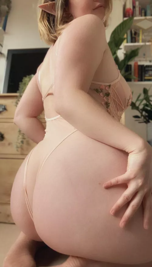 You get 15 mins with this naughty elf before she runs back into the forest by elisanextdoor