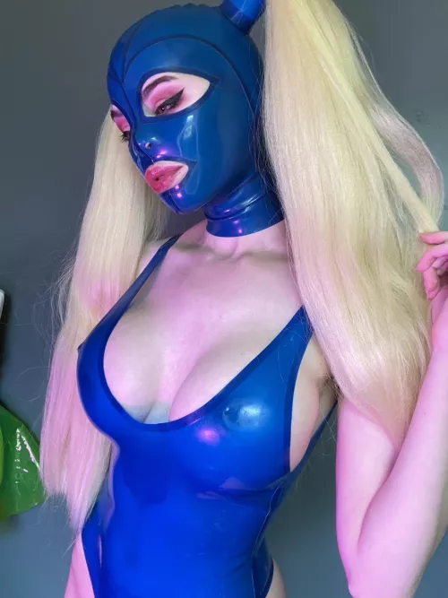 Your alien girlfriend wants to go for a casual brunch by psyrenne