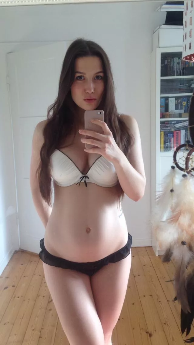 💋 Am I a bad pregnant wife for needing more cock than my husband can provide? 👄 posted by SnowWhiteDK