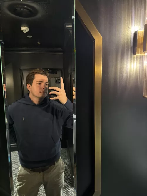 Bathroom selfie by Thpp321