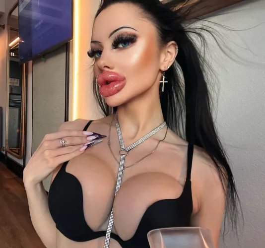 Biggest lips by Fine-Ad2329