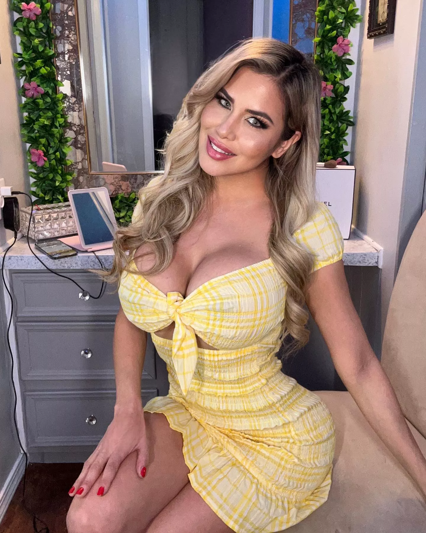 Caitlin Bell posted by andrzejtg