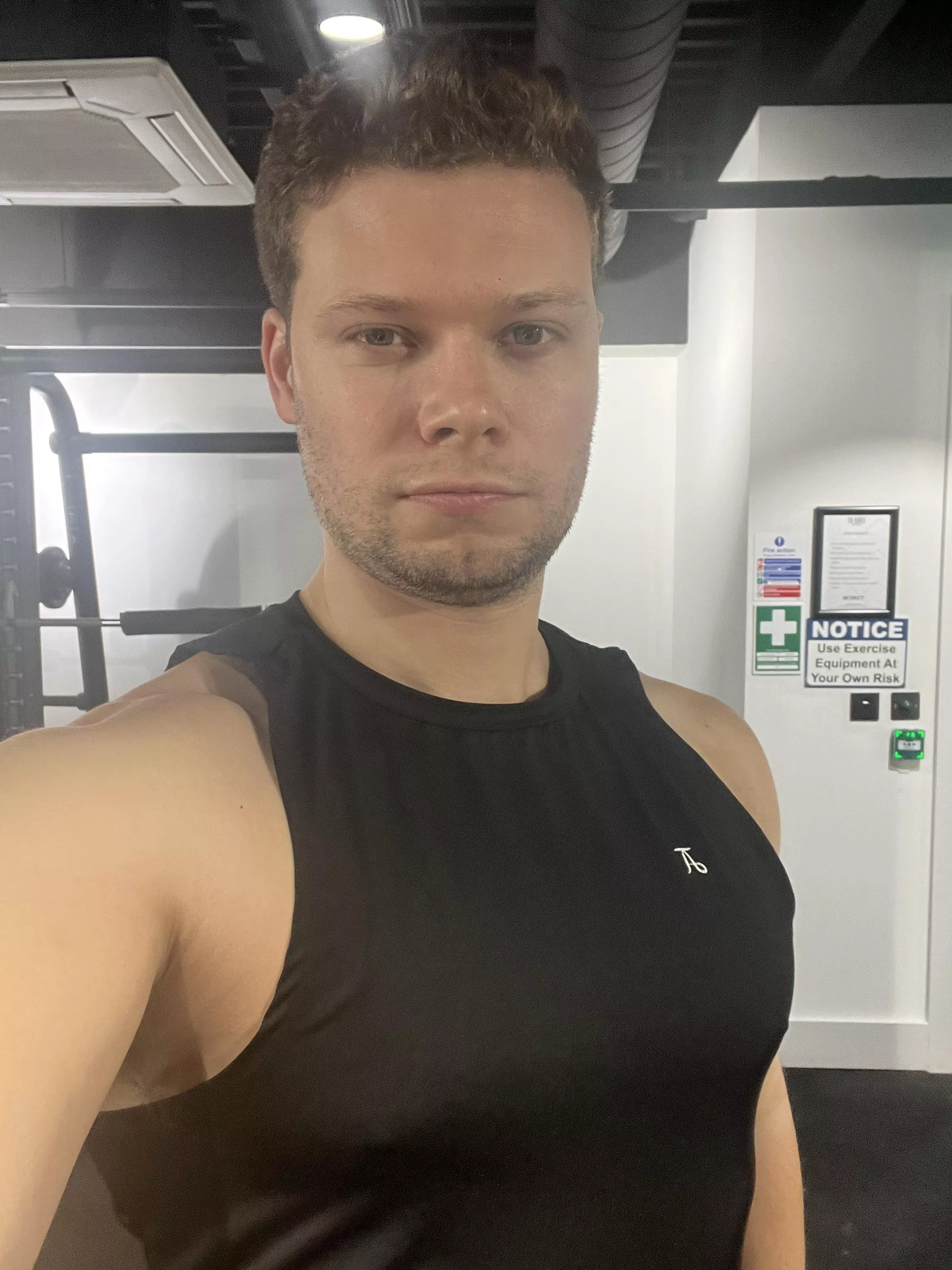 Didn’t get to the gym till 10:30pm and was not amused in the moment 😏 posted by The_Ollicle