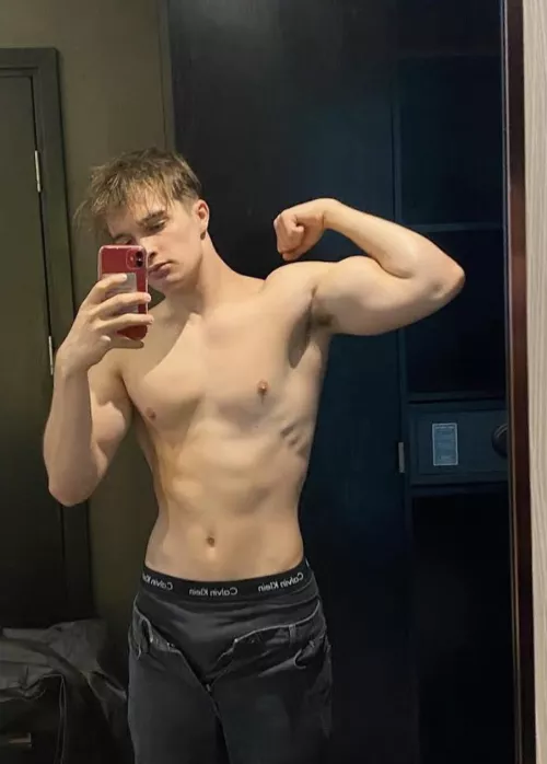 Do you like these muscles ? by accordiginvite53