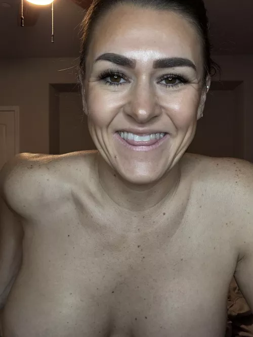 Do you prefer a milf give you a sloppy/wet Gluck Gluck 3000 or just a regular Gluck Gluck 3000 by hotmomnexxxtdoor