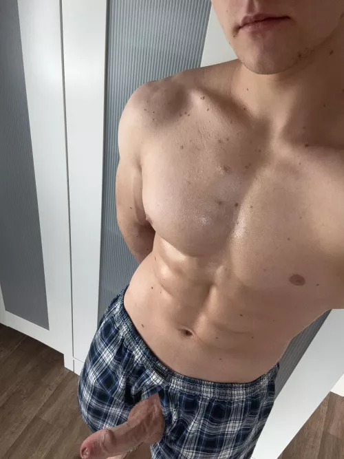 Does my 19 year old cock deserves your attention? by Phoenix_Iowa