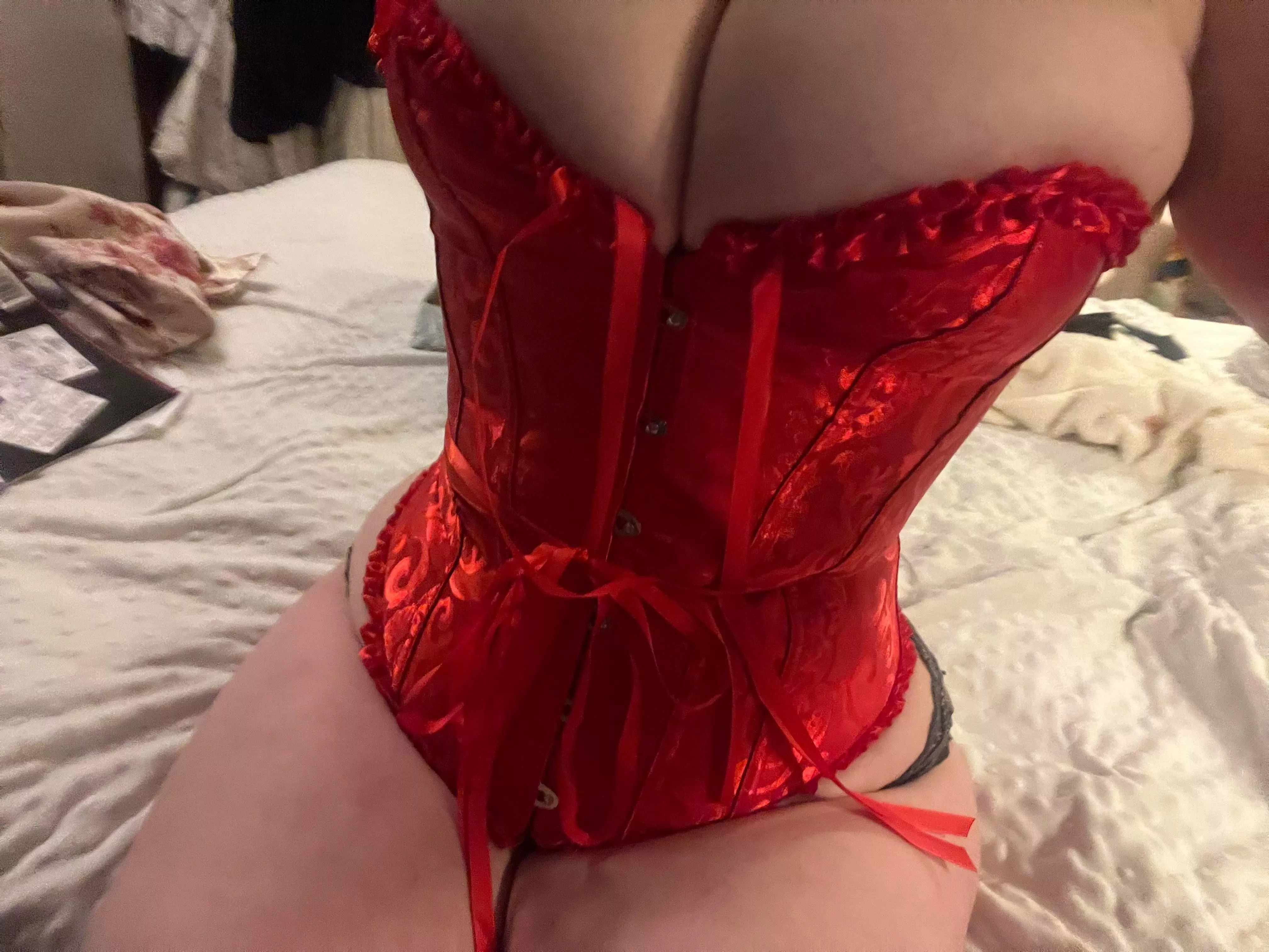 First ever corset, I’m in loveeee😍 posted by LillyLittle-pa