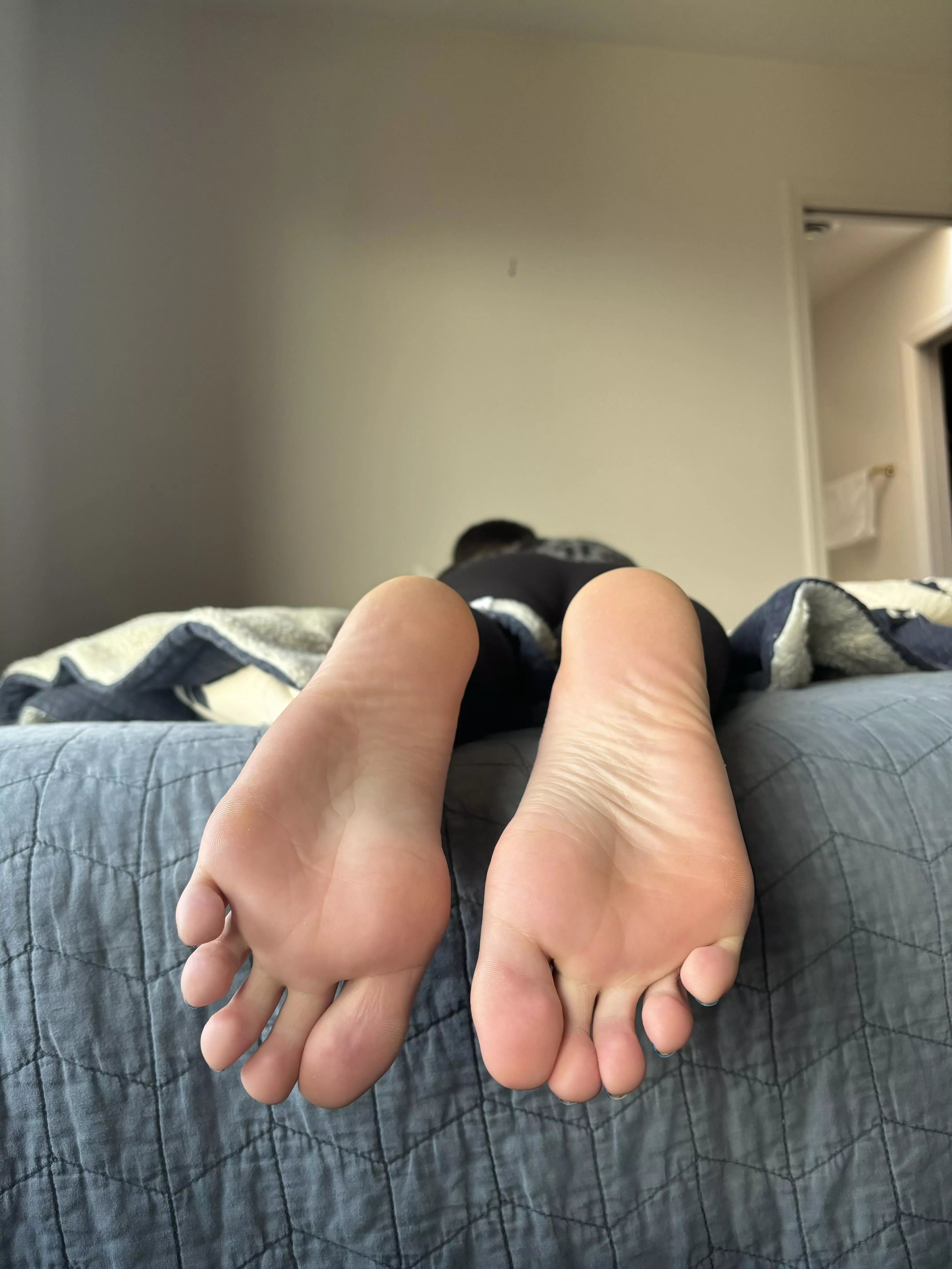 give them kisses first thing in the morning posted by stoofyyyyy