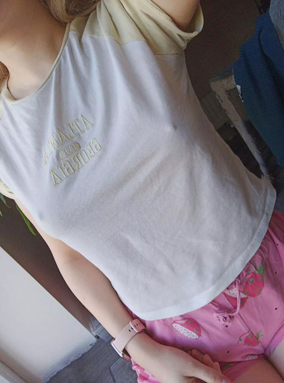 Good girls don't wear bras posted by pixiiie_chloe