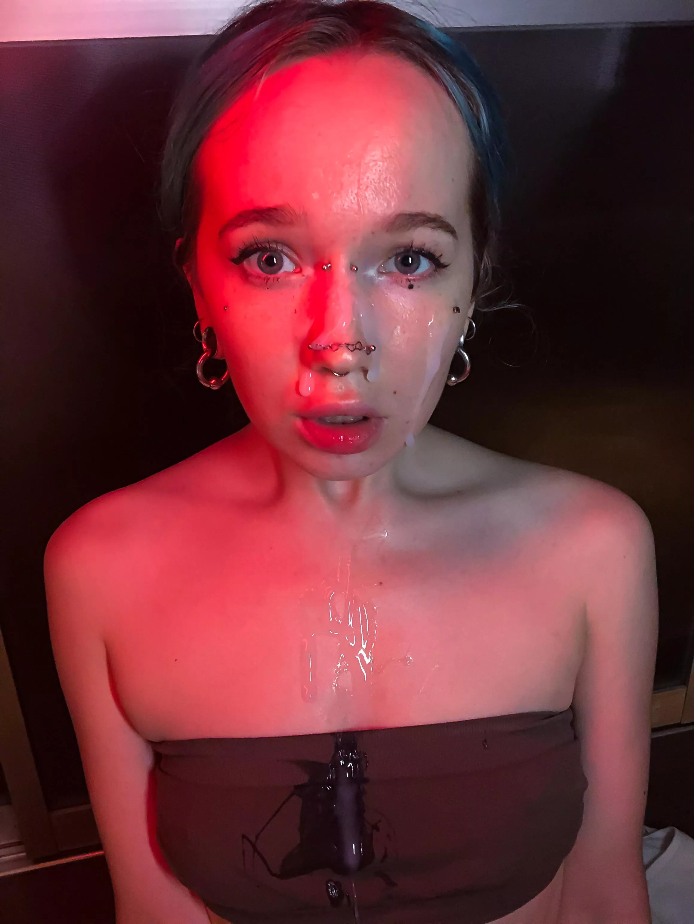 I am a cutie who loves to submit and take cum on my face posted by Scarletty62