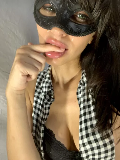 I’m horny and my mouth is thirsty for your cock by kikic0x