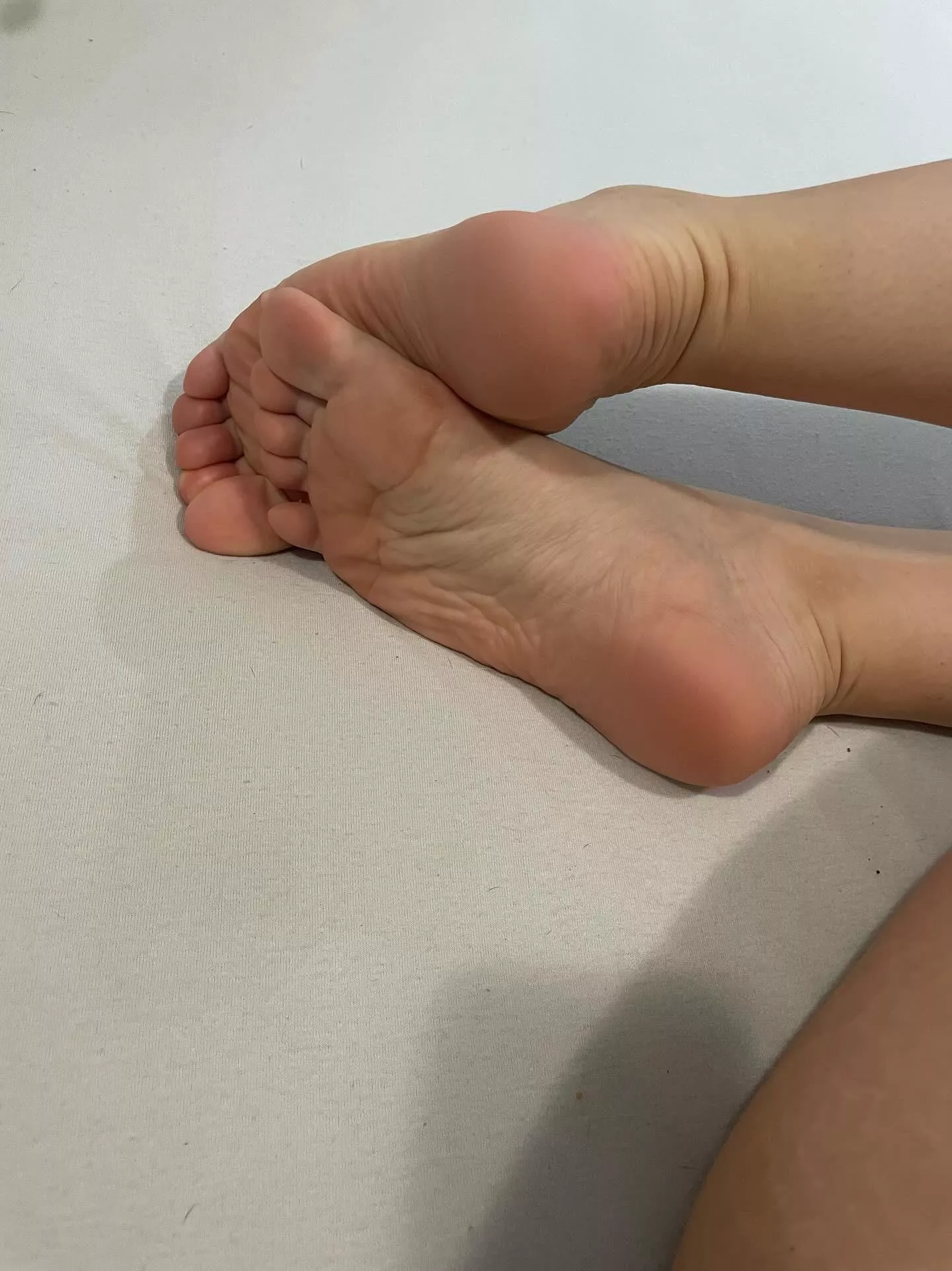 Just woke up, say “me” if you wanna love me?😈 posted by FeetOnly05