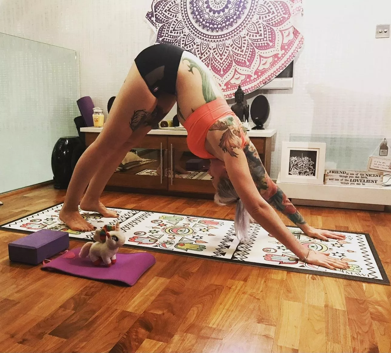 Loooooong legs posted by theinkedsiren1