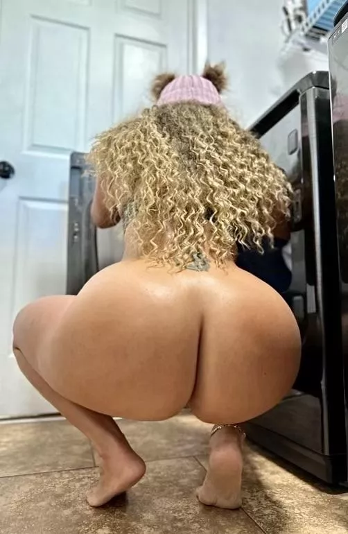 Make it go deep when I squat like this [F] posted by Bambolina_23