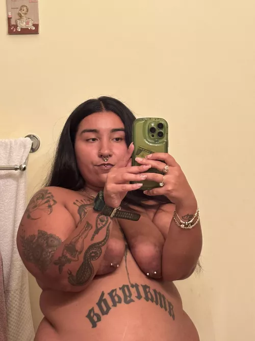 Mirror selfie 🥰 by Artistic_Ad2402