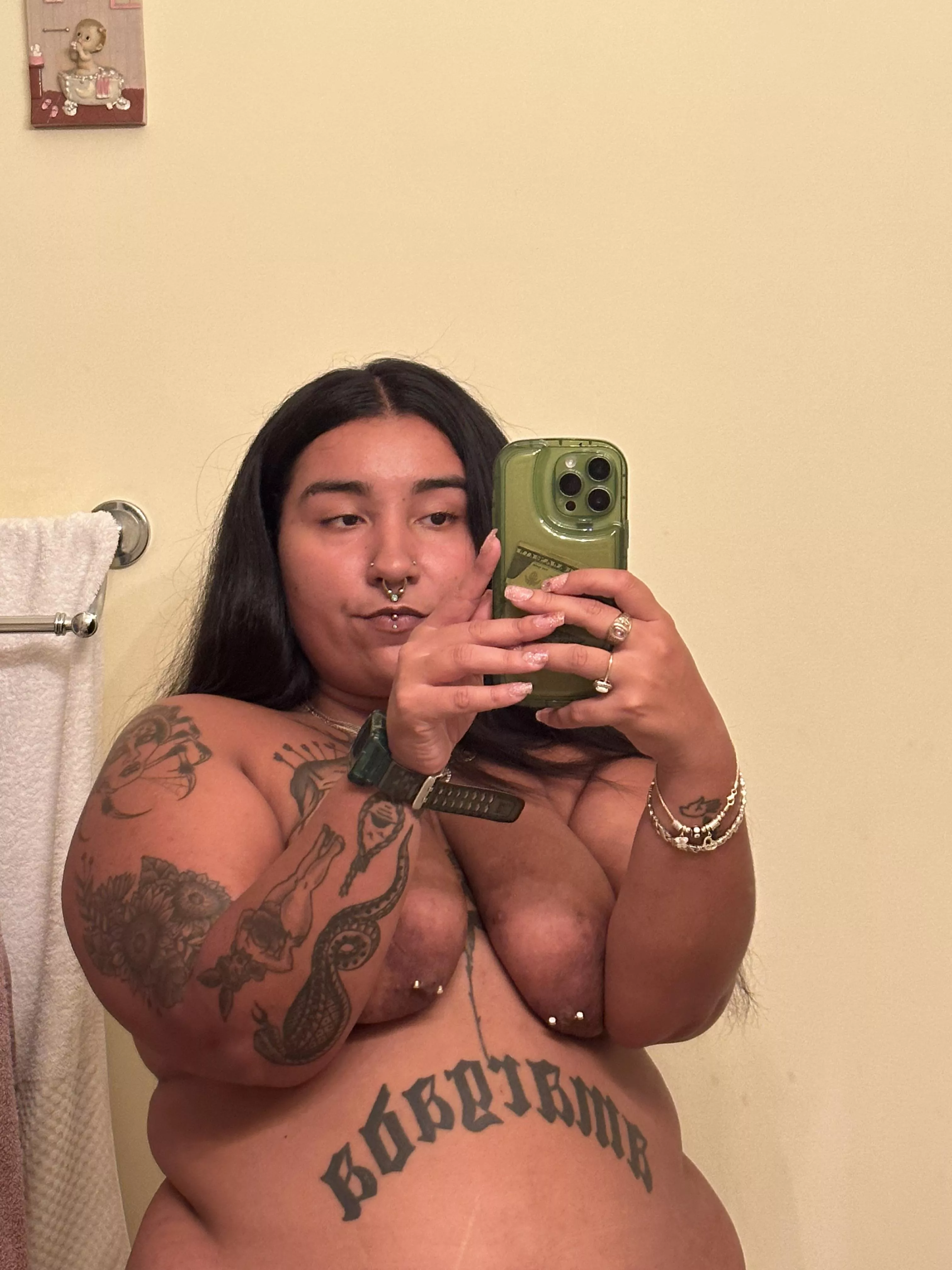 Mirror selfie 🥰 posted by Artistic_Ad2402