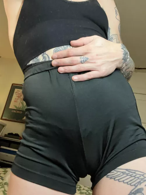 my favorite sub loves my tight black shorts by vesper_rain