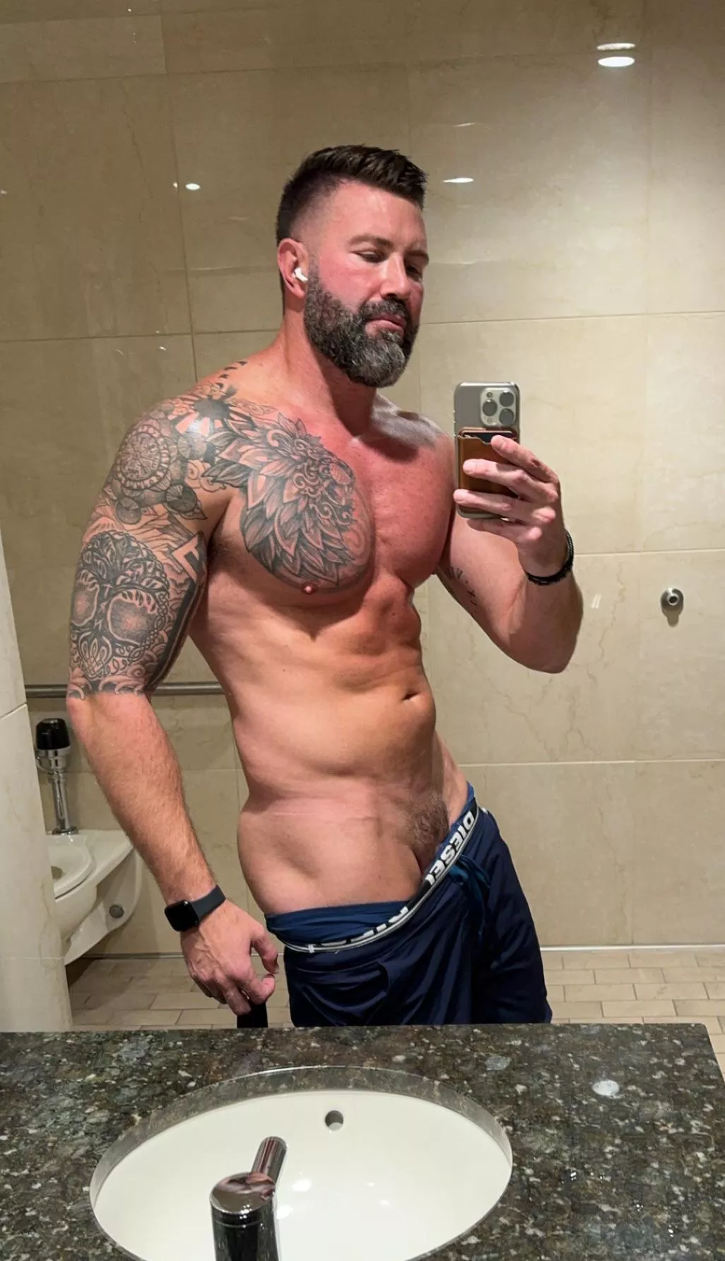 My new haircut… is it working for me? posted by Kum2daddy