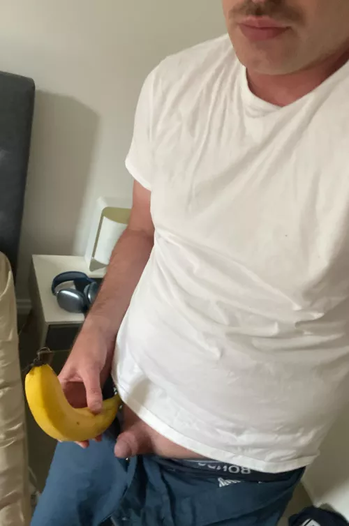 My tiny cock vs banana 🍤🍤🤏🏻 by Snoo_27369