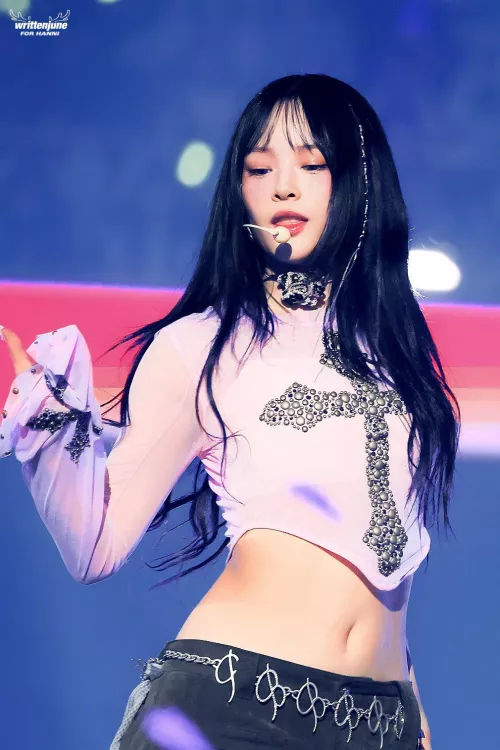 NewJeans - Hanni by Ghouldual