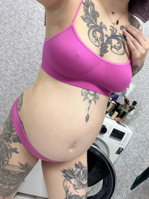 Petite, pregnant and looking for a good daddy 😋🥰💕 by MarshmallowBabee