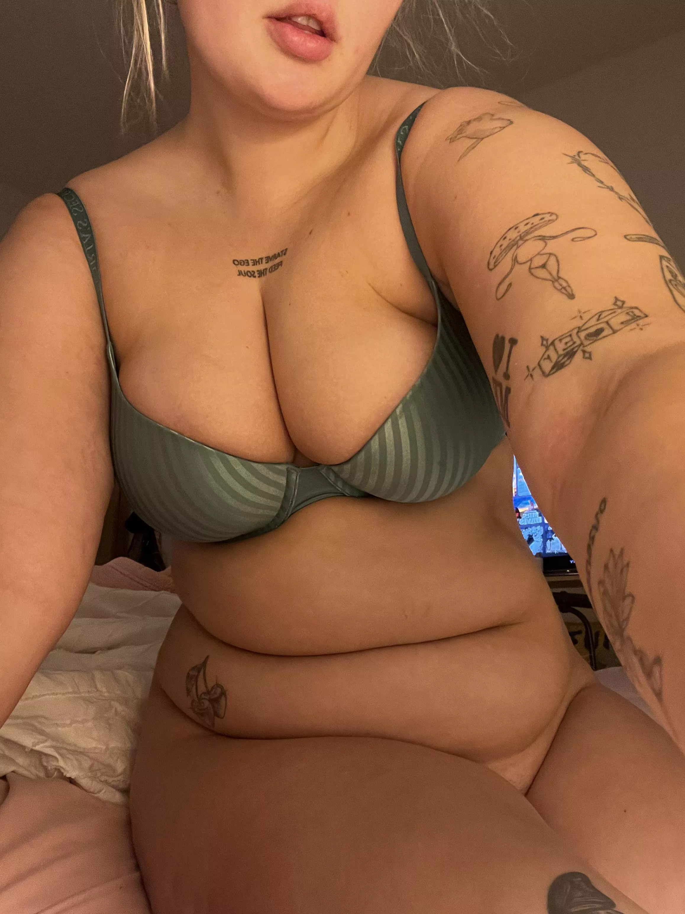 Play will my belly posted by wispy_girlwa