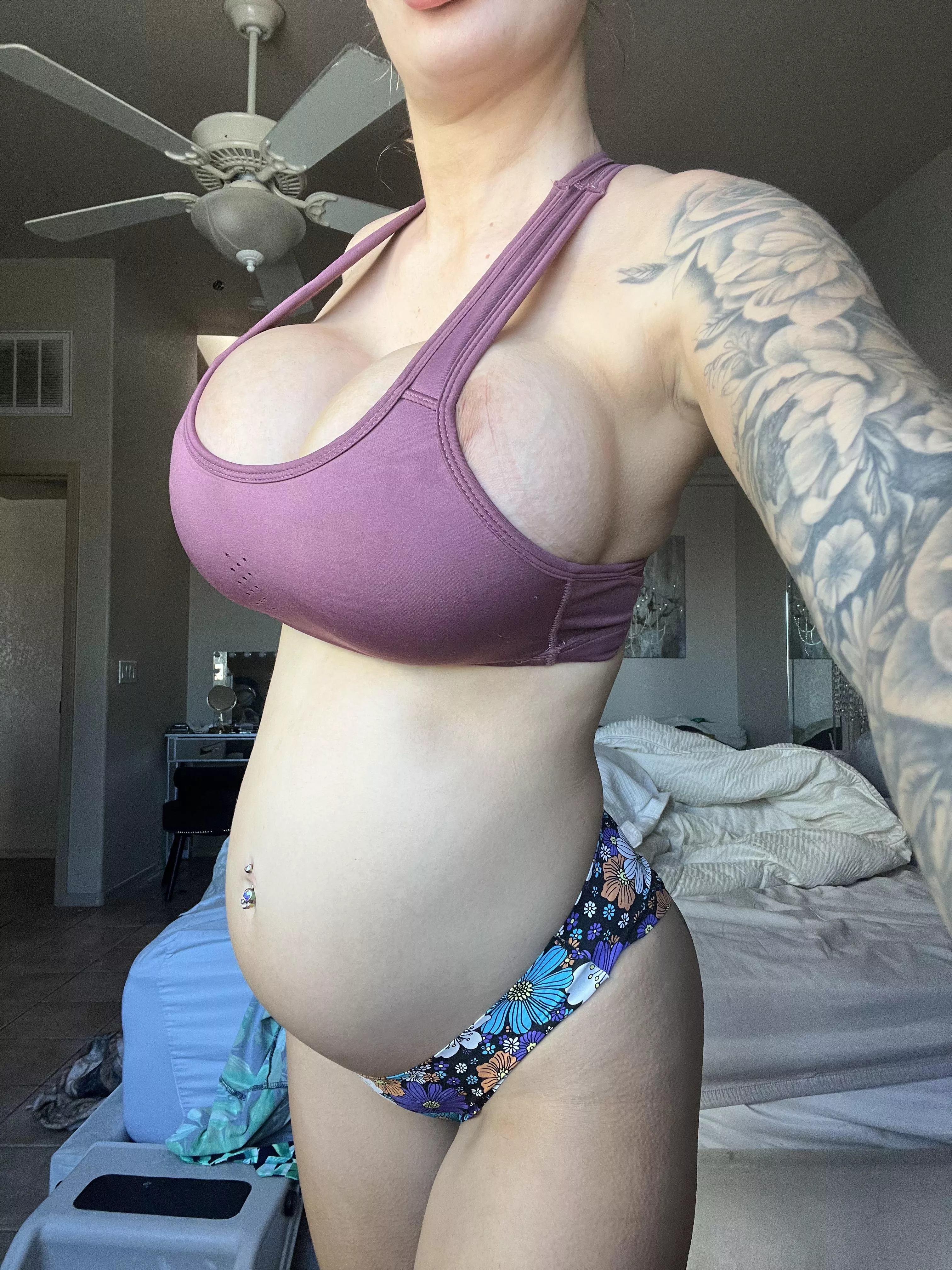 Please tell me you’d accept all my pregnancy nudes, right? 😈😘 posted by rawrseven