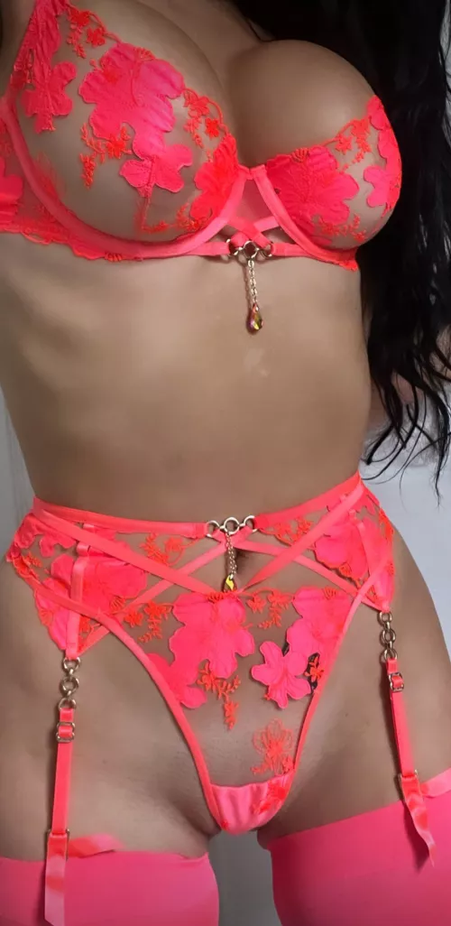 Pretty in pink 😘 by adelcpl99