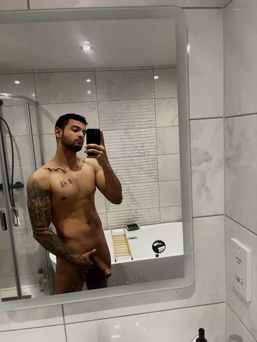 Say Hi 😉 by Hendy_0