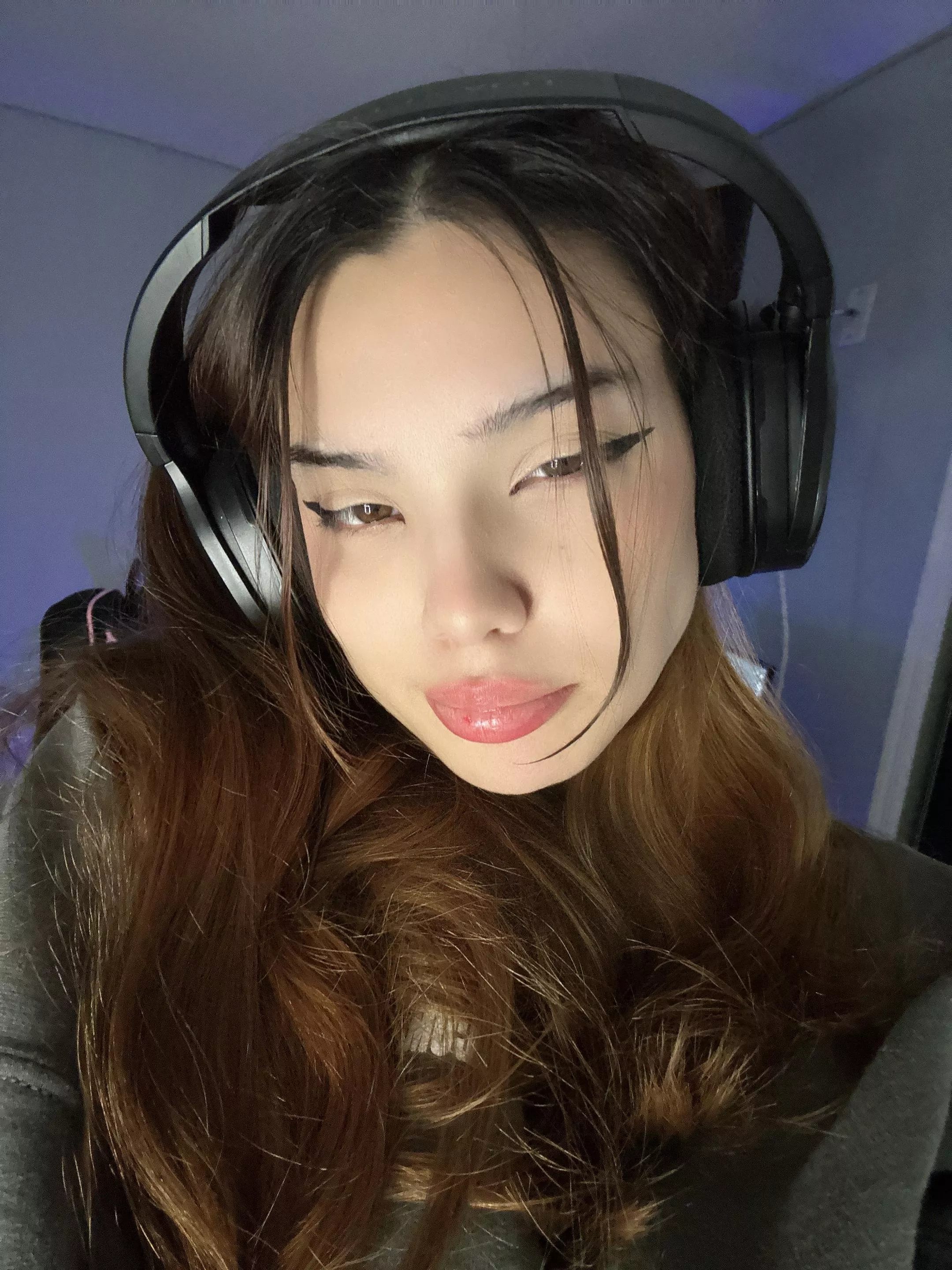 Smirking at daddy posted by Simping4Irelia