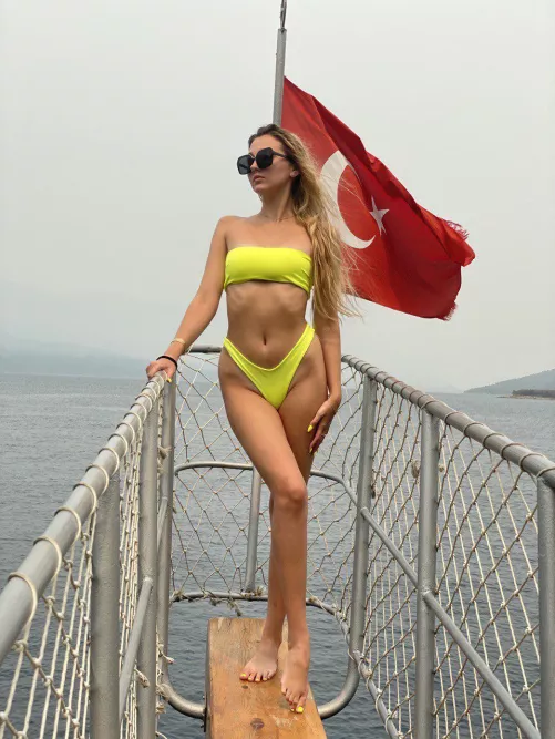 Tiny slut at your service by hlujanjx