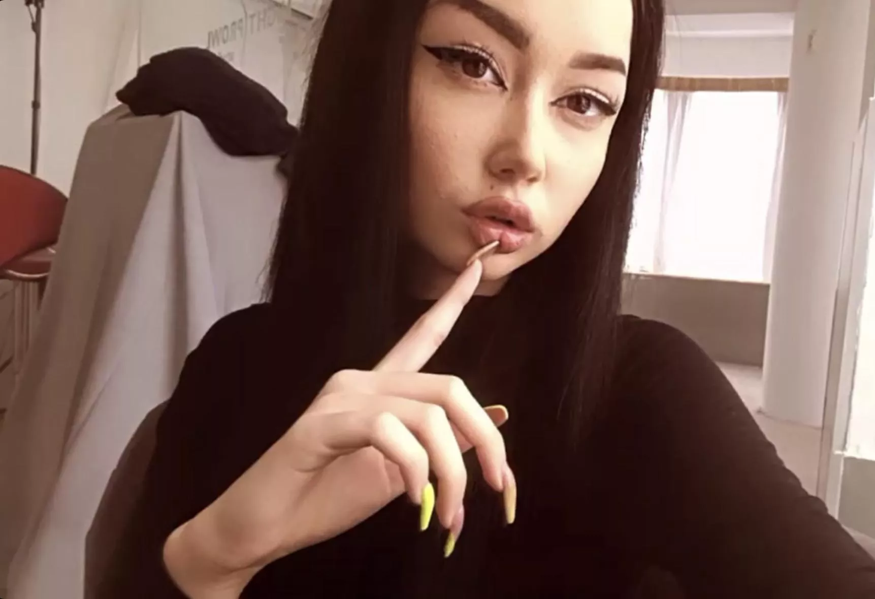 Trying a new look :) posted by SpiceyAlice