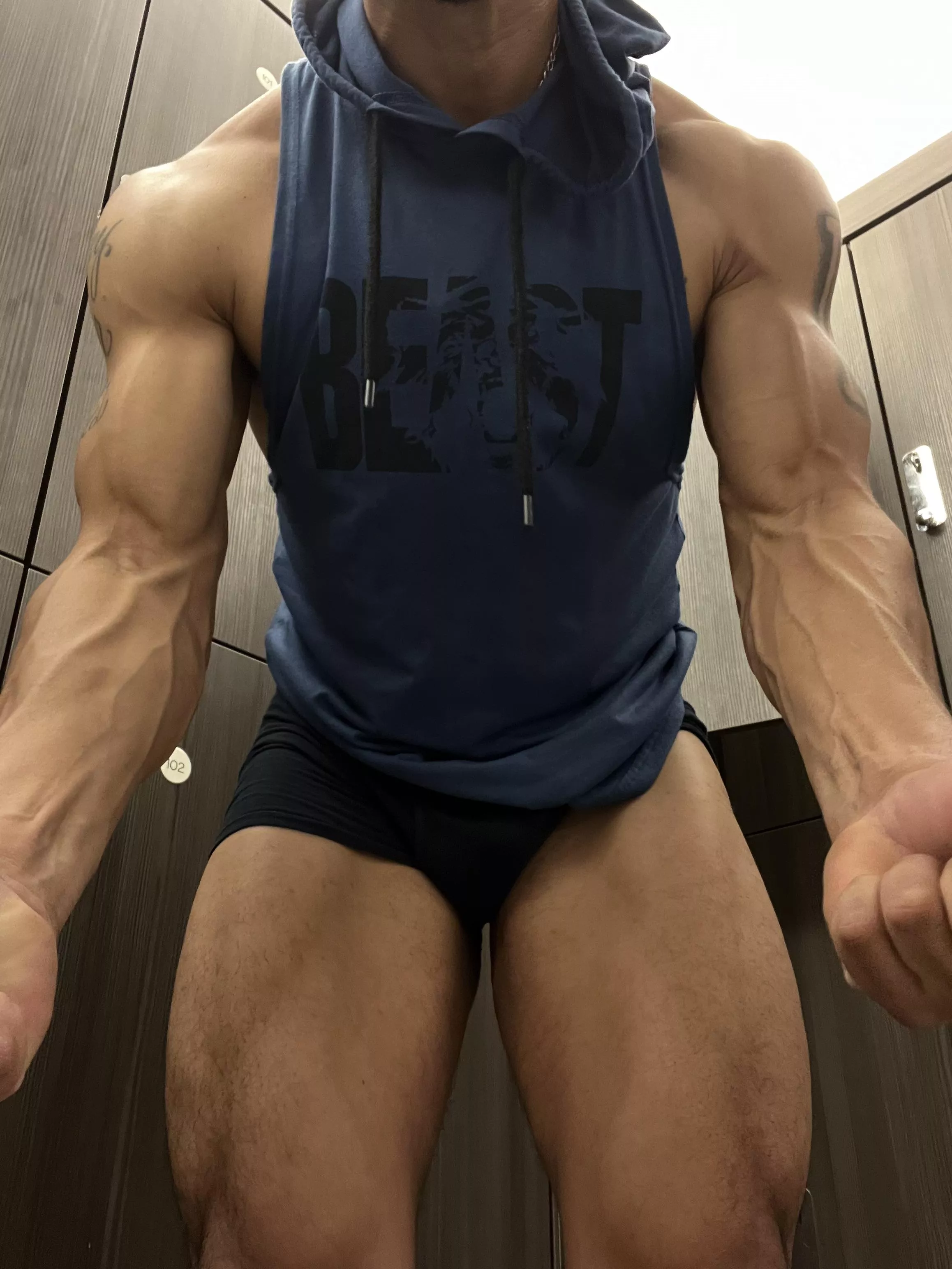 Veins everywhere posted by AdonisFit69