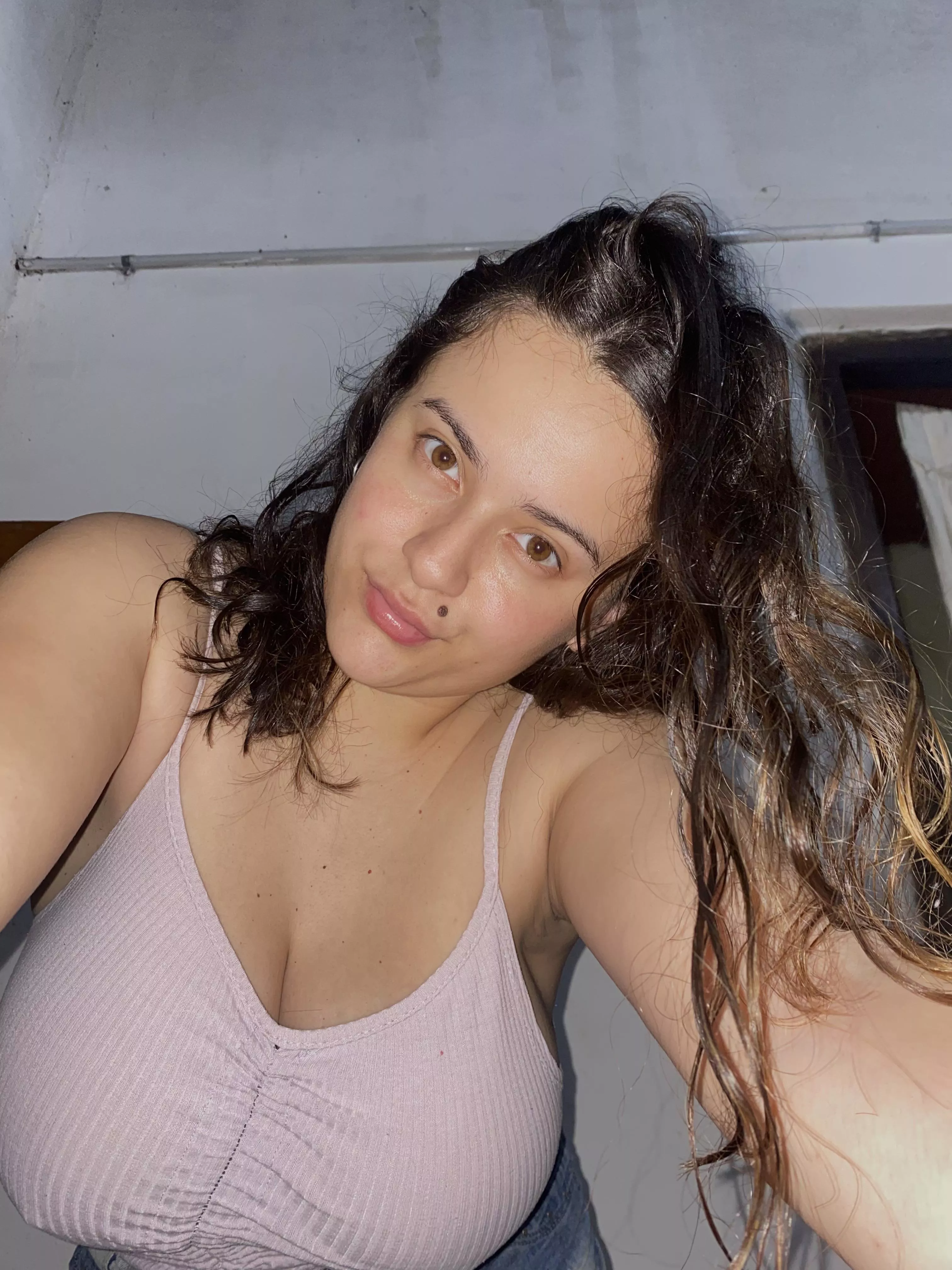 what is it that makes a girl gorgeous?? f20 posted by GentlemanGatsIy1E