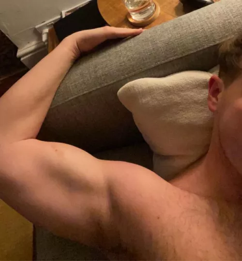 32 bi verbal beefy bro here. Can be dominant. Looking to cum on videochat. Must show face. DogDaddy_2022 by timjohns9888