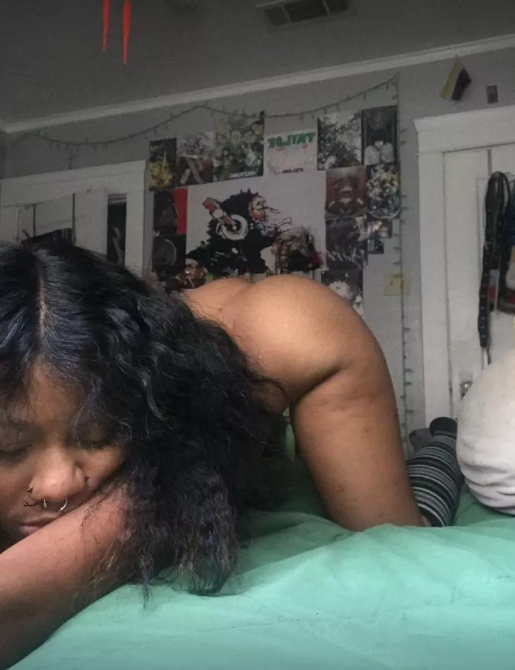 Backshots would go crazy right now ₊˚⊹♡ posted by Rozalthiricic