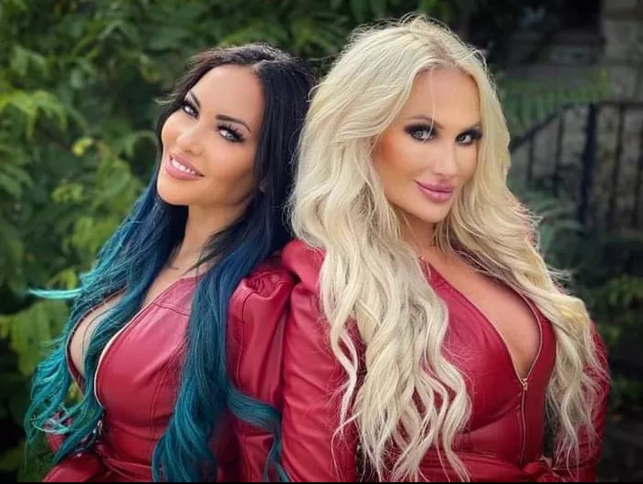 Blue or blonde hair posted by Chaturbater1