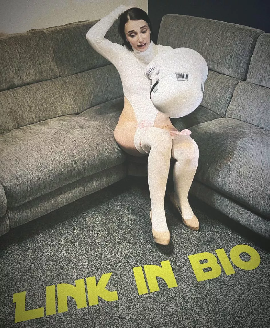 Caption me posted by Bornforleggings1