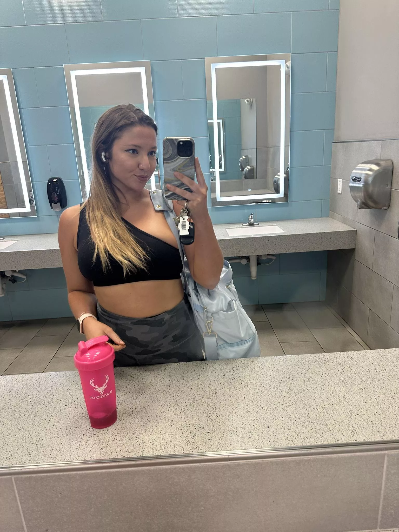 Crop crop crop 🥰 posted by Scutiferorm