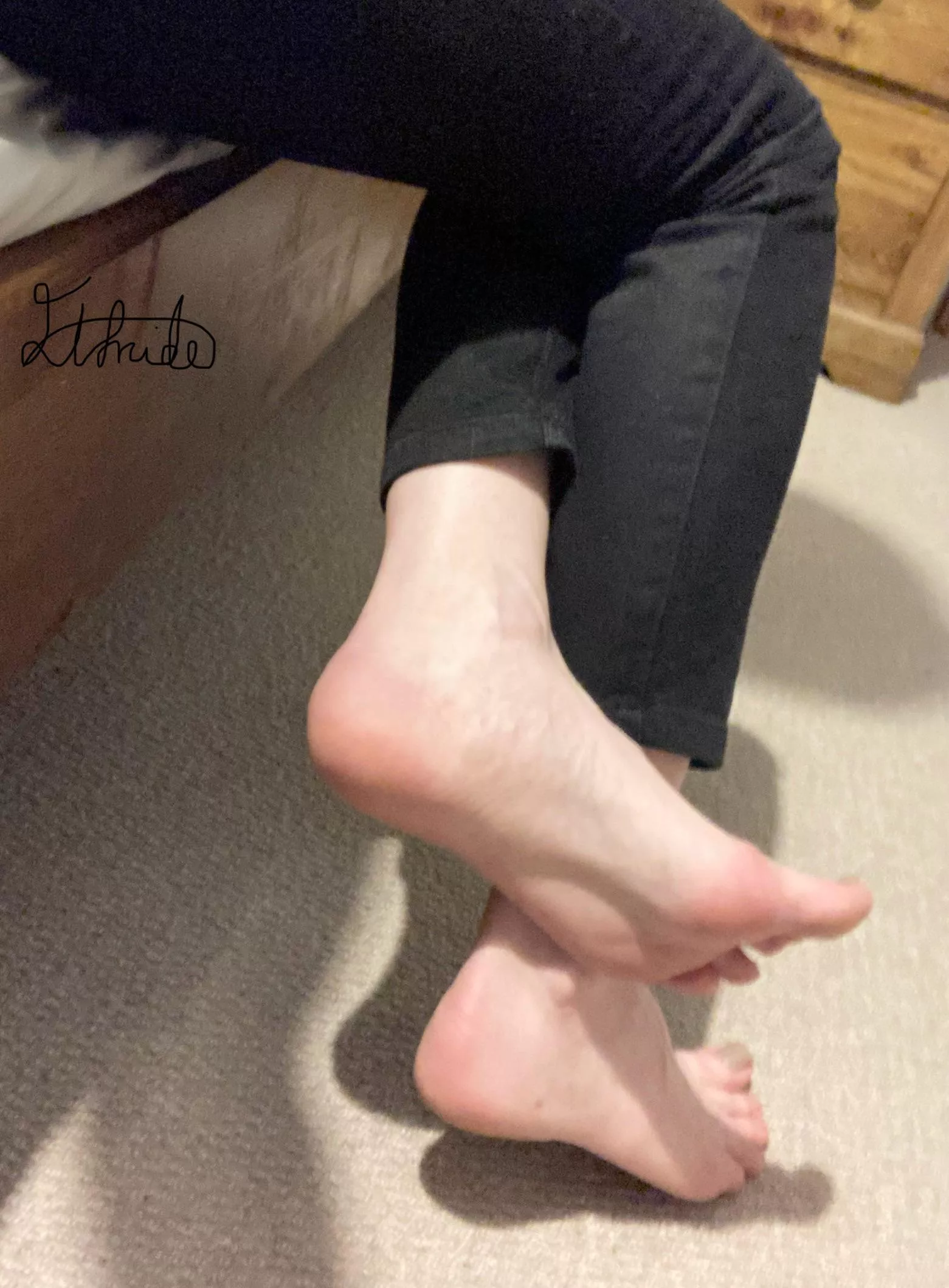 Crossed soles posted by Elfrida77
