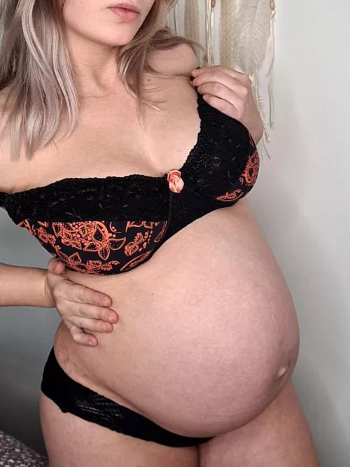 Do you find pregnant girls attractive? by brandicandy01
