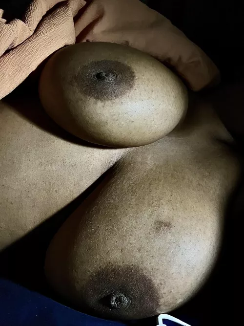 Fat juicy titties by Xagumury95