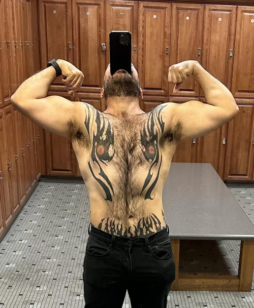 Flexing by DietCokeGymDonuts