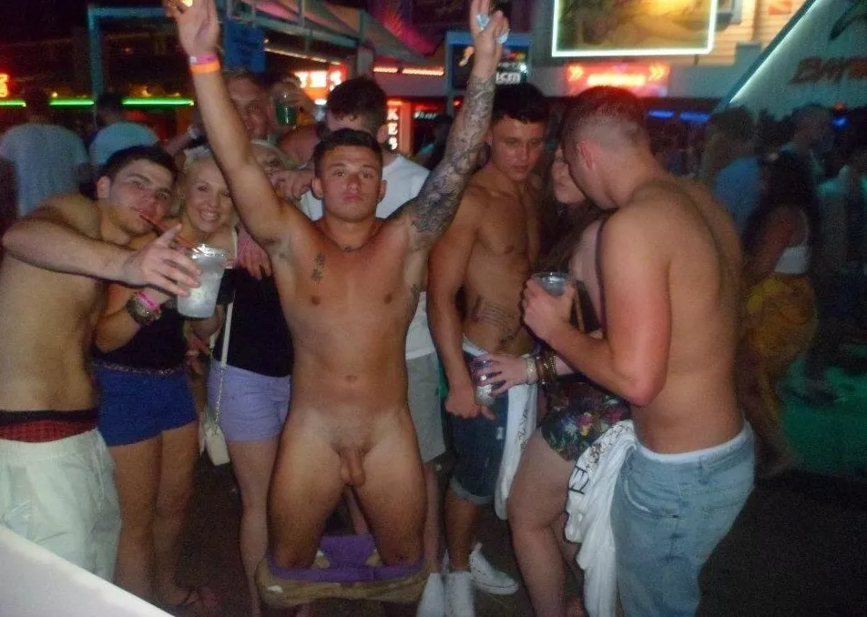 Funtime in the nightclub posted by Primal_Mantis