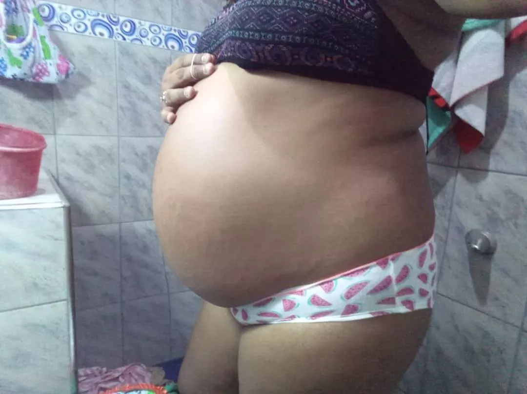 Hello daddy, I'm 9 months old and I only have 3 weeks left to give birth. Would you like to see my birth? posted by isa125pregnant
