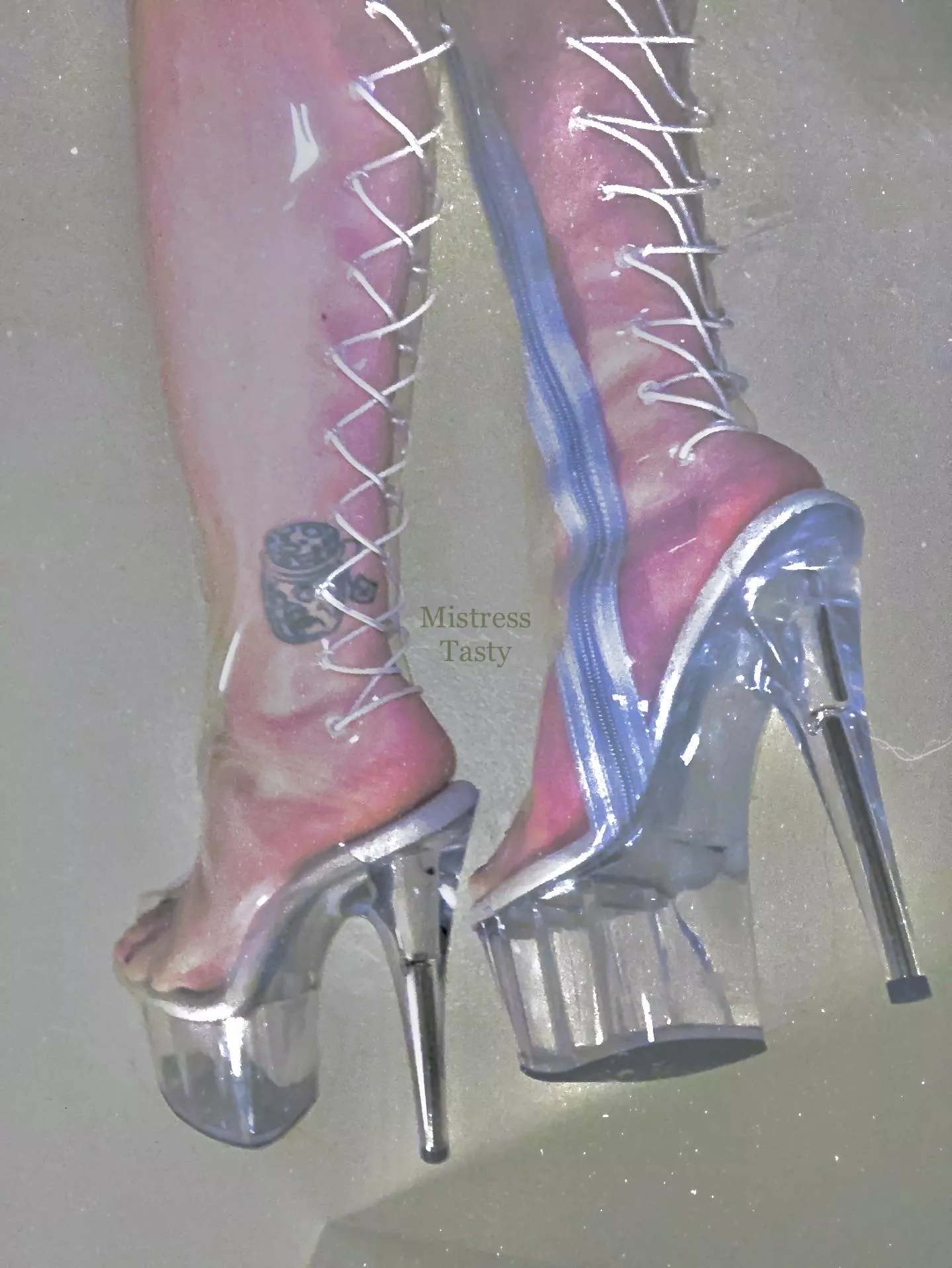 Hi, I'm MistressTasty. You can find me on !nsta & the spicy 🌶 site :) I LOVE heels & boots! posted by bigjunkieboppy