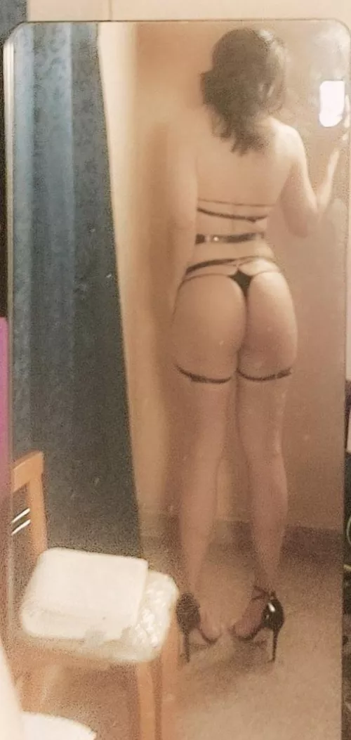 I like take pics on mirror by Lady_Shannon69