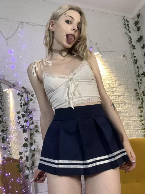 I look cute in this white top by HottieFromHeaven